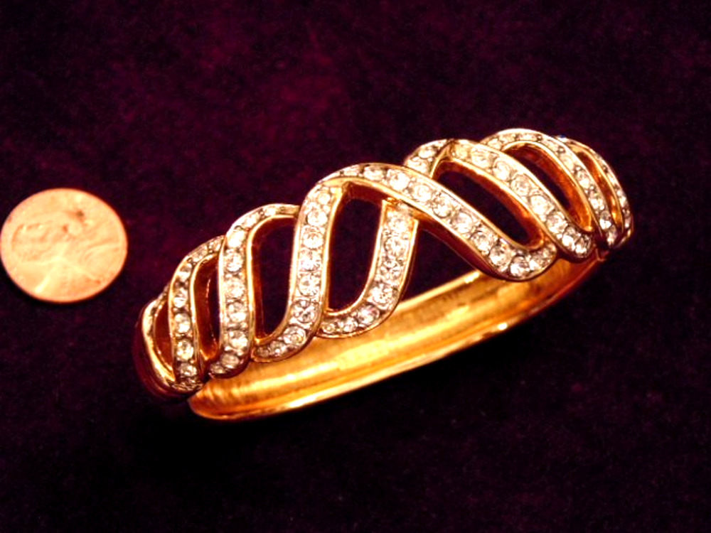 Vtg 80s Sparkling Pave Swarovski Crystal Hinged Bangle Bracelet Gold Plated SAL